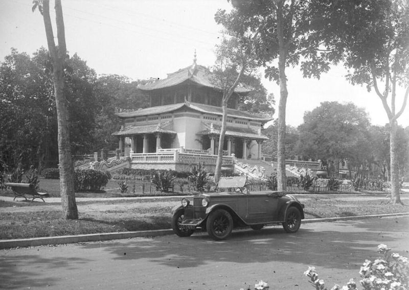 1938 par Lucienne Delmas