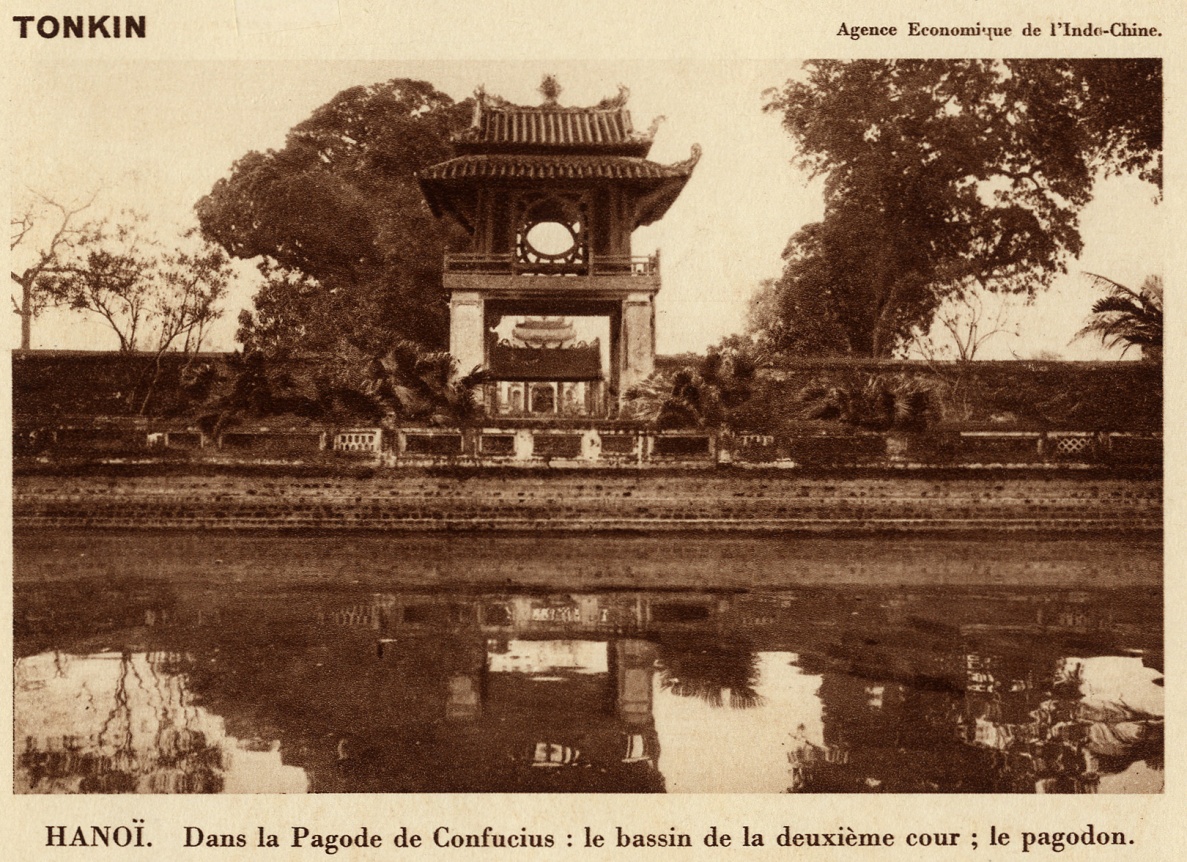 G:\PERSO\KAP FRANCE VIETNAM\HANOÏ\HISTOIRE DE HANOÏ\MONUMENTS\CONSTRUCTIONS\MONUMENTS ANCIENS DE HANOÏ\Pagode VAN MIEU QUOC TU GIAM (De Confucius).jpg