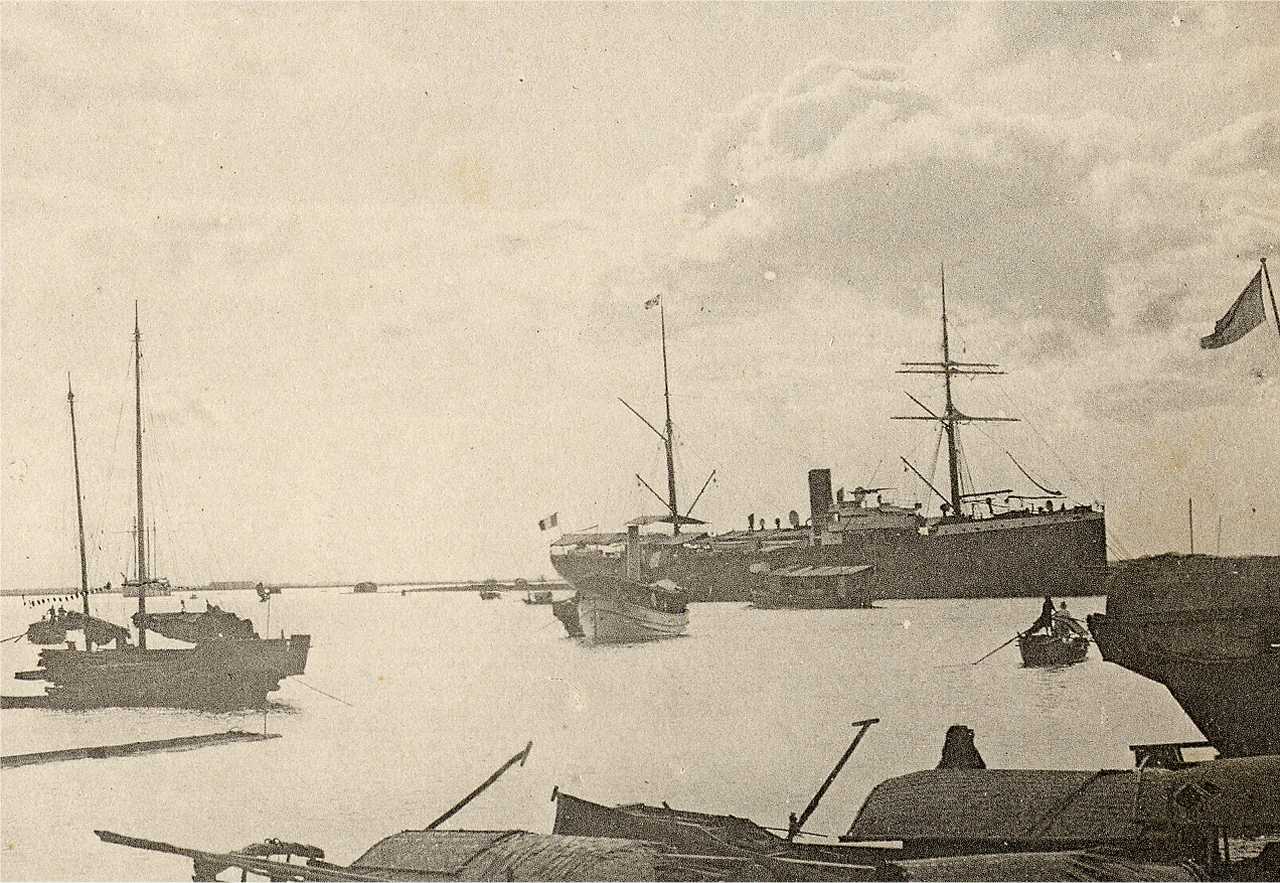 C:\Users\CHAPLAIN\Desktop\1924 12 03 LE NAUFRAGE DU HAIPHONG\Le Haiphong en rade du port du .jpg