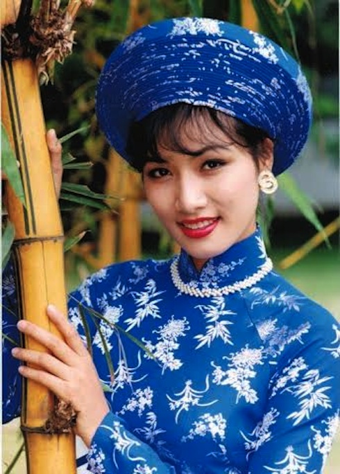 F:\MES DOCUMENTS\KAP FRANCE VIETNAM\SAIGON\AO DAI\TEXTES\8 AU XX SIECLE\20150427-su-that-it-biet-ve-nguoi-dep-viet-dau-tien-di-thi-quoc-te-sau-1975-4.jpg