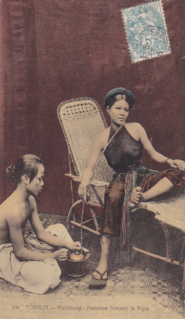 F:\MES DOCUMENTS\KAP FRANCE VIETNAM\SAIGON\AO DAI\TEXTES\2 AU XV SIECLE\36.jpg