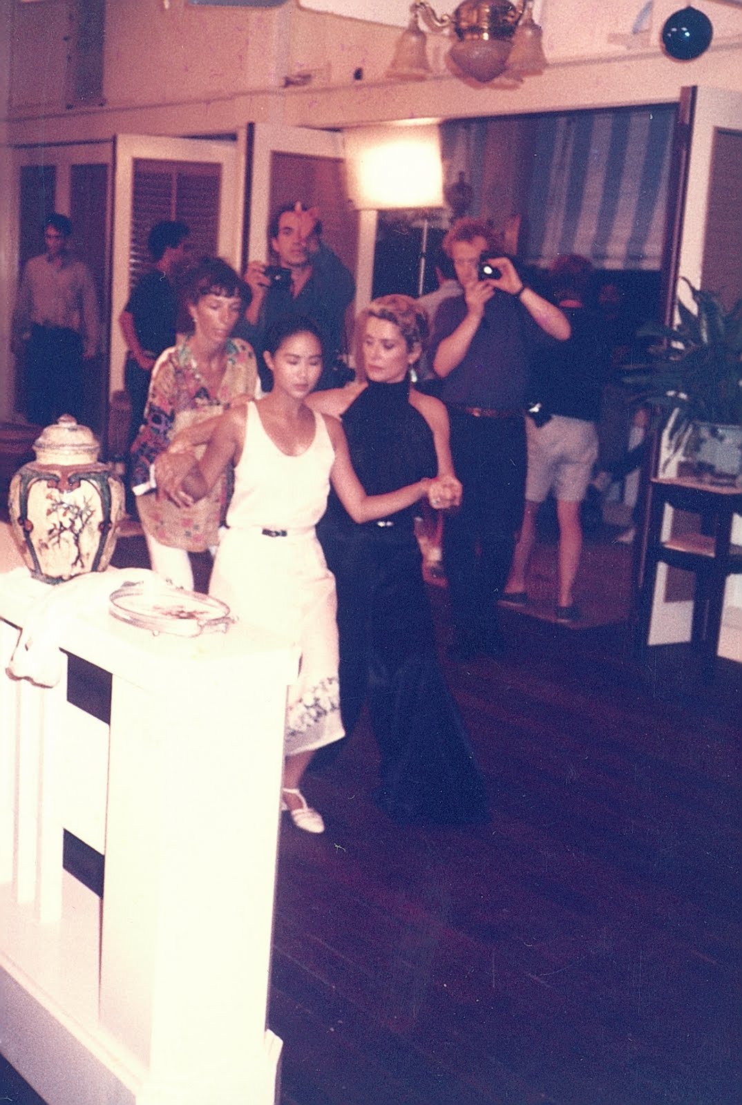C:\Users\CHAPLAIN\Desktop\SAIGONTOURIST\HÔTEL MAJESTIC\HOTEL MAJESTIC\PERSONNALITES RECUES\CATHERINE DENEUVE\4B Catherine DENEUVE dancing with Linh Dan Pham during the french movie INDOCHINE.JPG