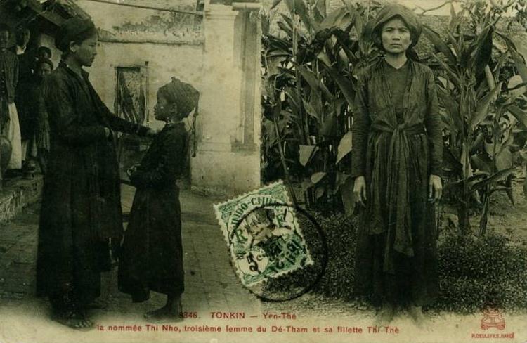 E:\Mes Documents\KAP FRANCE VIETNAM\HANOÏ\HISTOIRE DE HANOÏ\GUERRE\PIRATES\DE THAM\DE THAM DESCENDANTS PHOTOS\HOANG THI THE\ECRITS\4 DE-THAM 3eme Femme THI NHO Et Sa Fille THI THE Prisonnières à NHA NAM.jpg